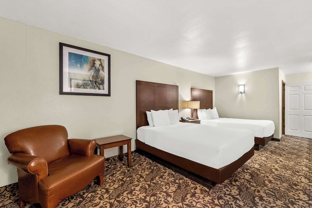 Best Western George West Executive Inn Standard Room, 2 Queen Beds, Smoking, Refrigerator & Microwave