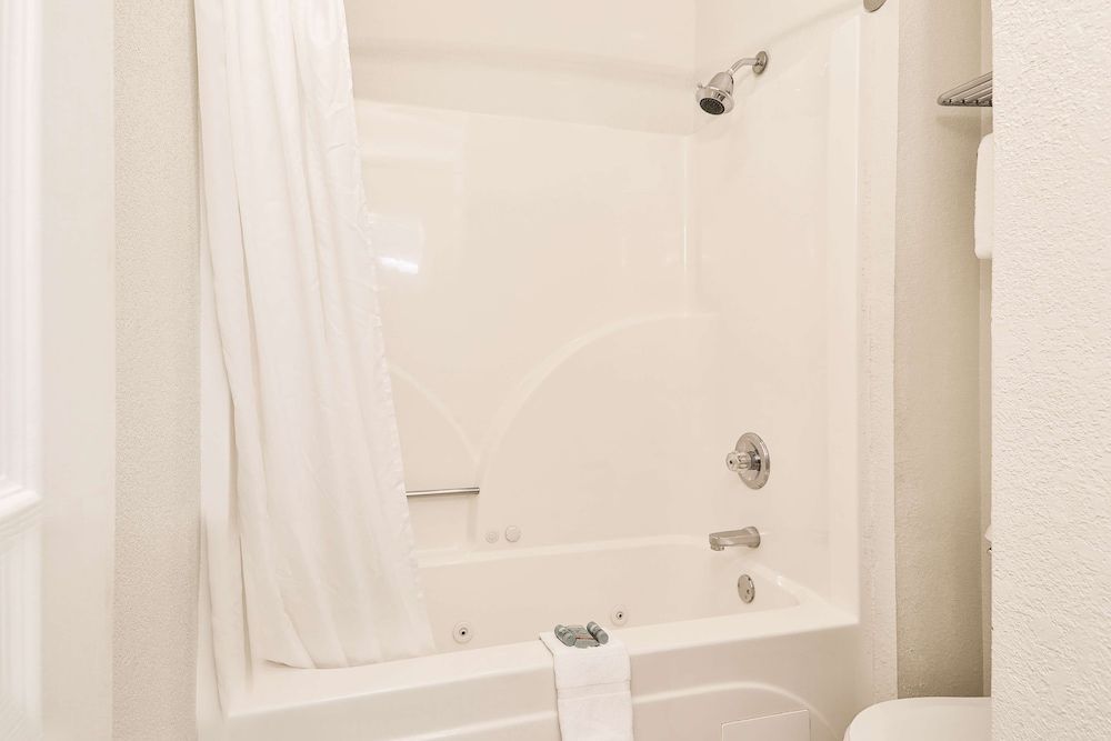 Best Western Mountain View Inn Suite, 1 King Bed with Sofa bed, Non Smoking, Refrigerator & Microwave (with Sofabed) 5