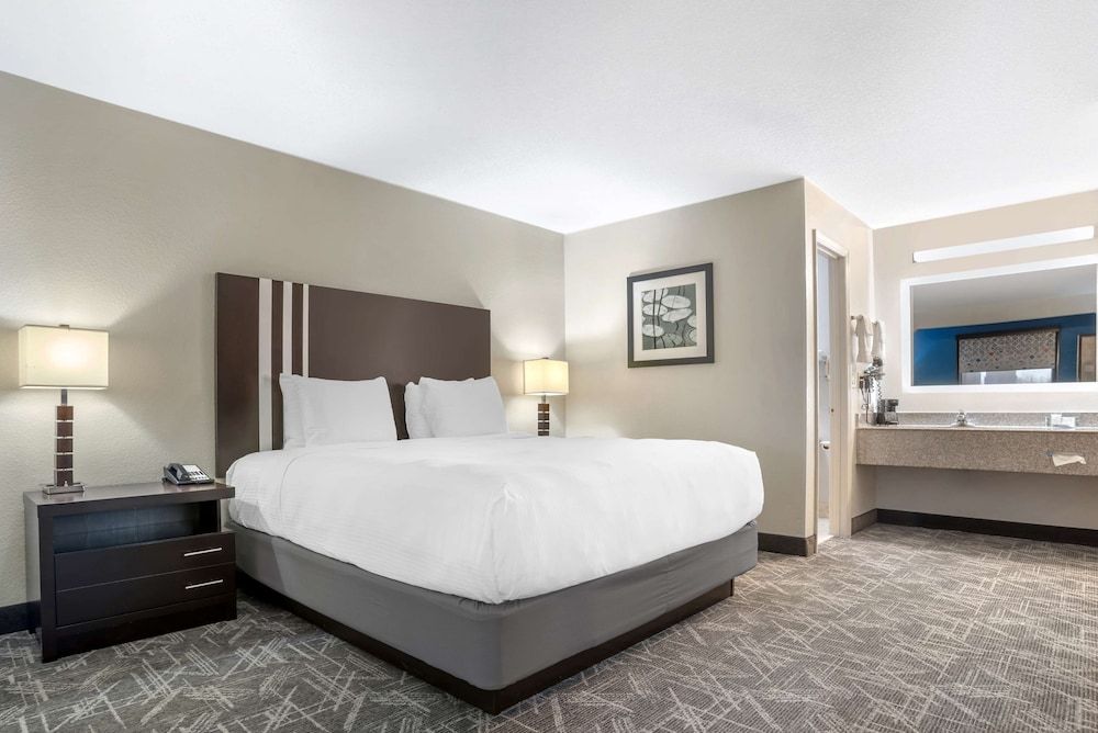 Best Western Andalusia Inn Suite, 1 King Bed, Non Smoking, Refrigerator & Microwave 2