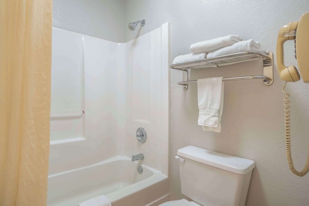 Best Western Andalusia Inn Suite, 1 King Bed, Non Smoking, Refrigerator & Microwave 5