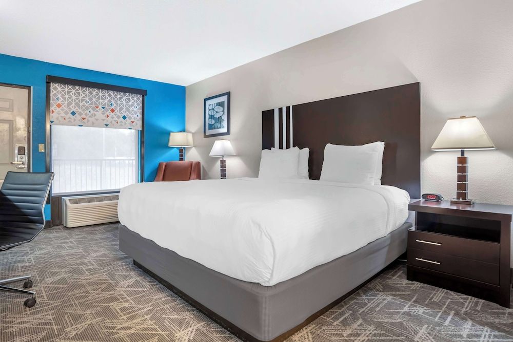 Best Western Andalusia Inn Suite, 1 King Bed, Non Smoking, Refrigerator & Microwave 4