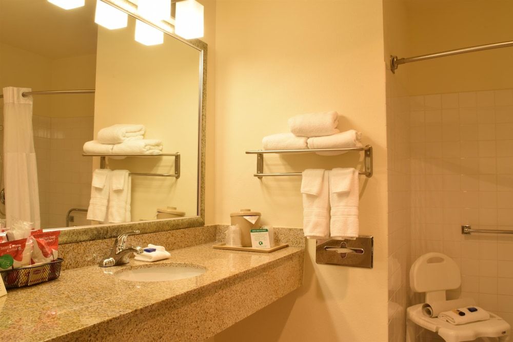 Best Western Tumwater-Olympia Inn Standard Room, 1 Queen Bed, Accessible, Non Smoking 7