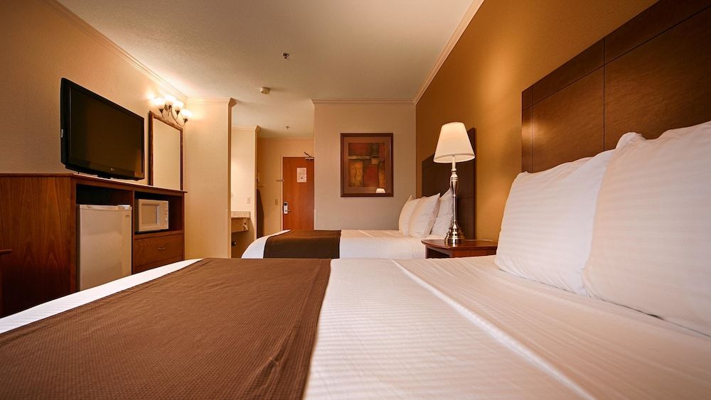 Best Western Tumwater-Olympia Inn Standard Room, 2 Queen Beds, Non Smoking, Refrigerator & Microwave (Pet Friendly) 3