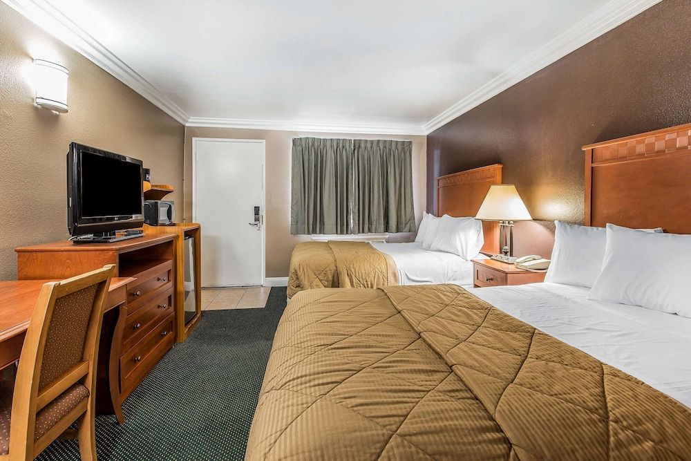 Standard Room, 2 Queen Beds, Non Smoking