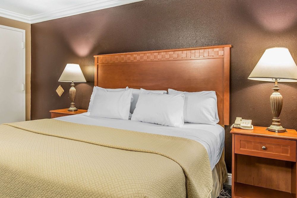 Standard Room, 1 King Bed, Non Smoking