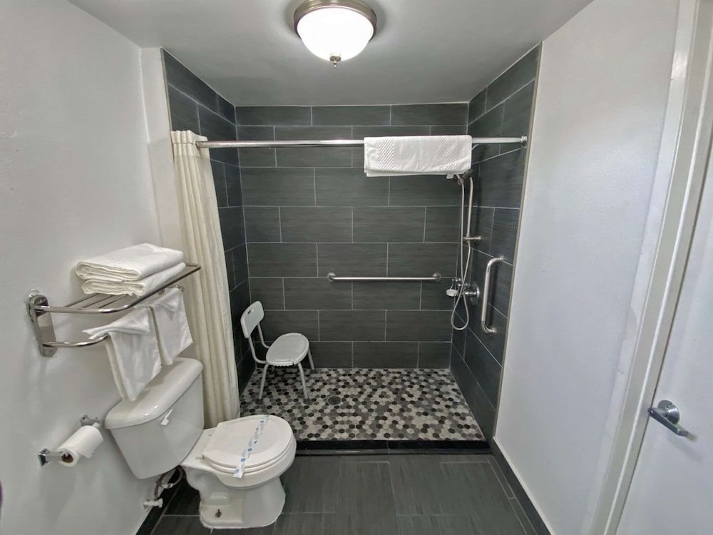 Room, 2 Queen Beds, Accessible, Non Smoking