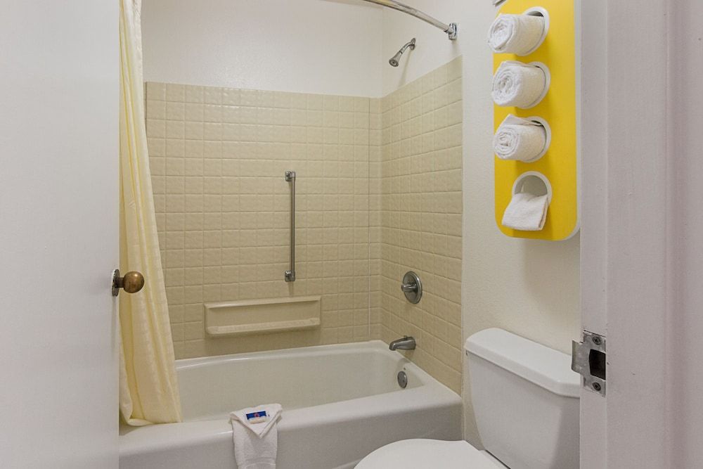 Motel 6 Newnan, GA Deluxe Room, 2 Double Beds, Smoking, Refrigerator & Microwave 6