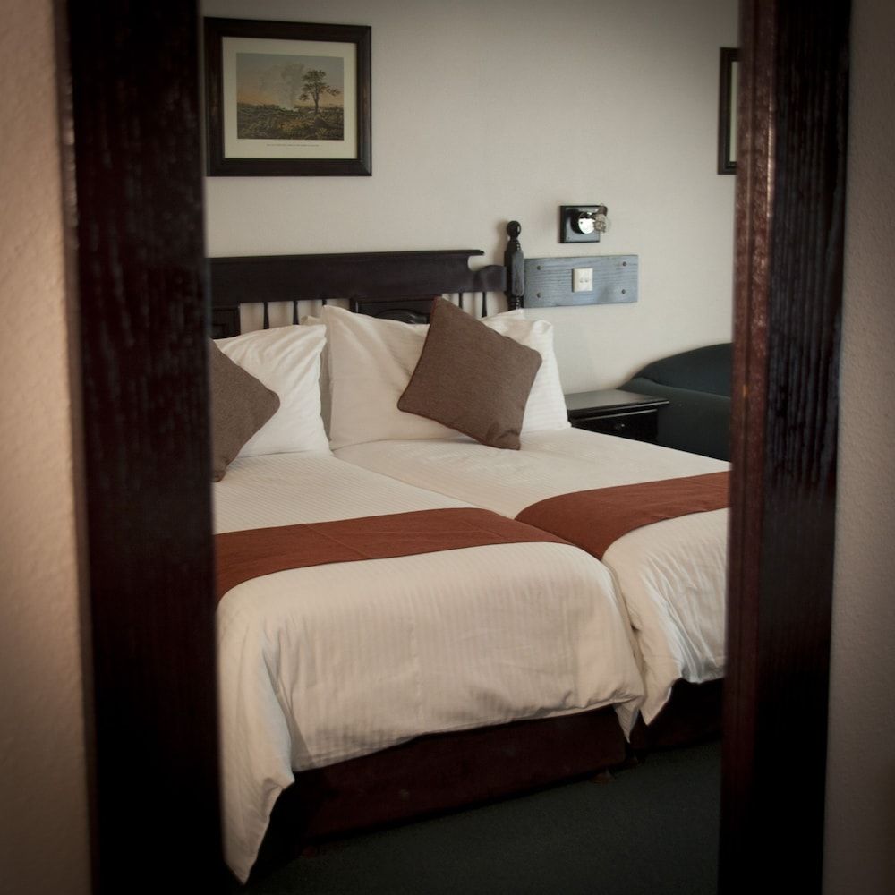 Digger Inn Deluxe Twin Room 7