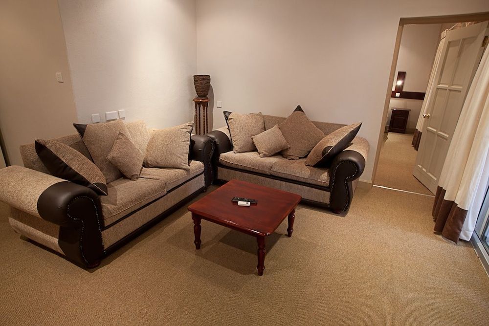 Digger Inn Deluxe Twin Room 11