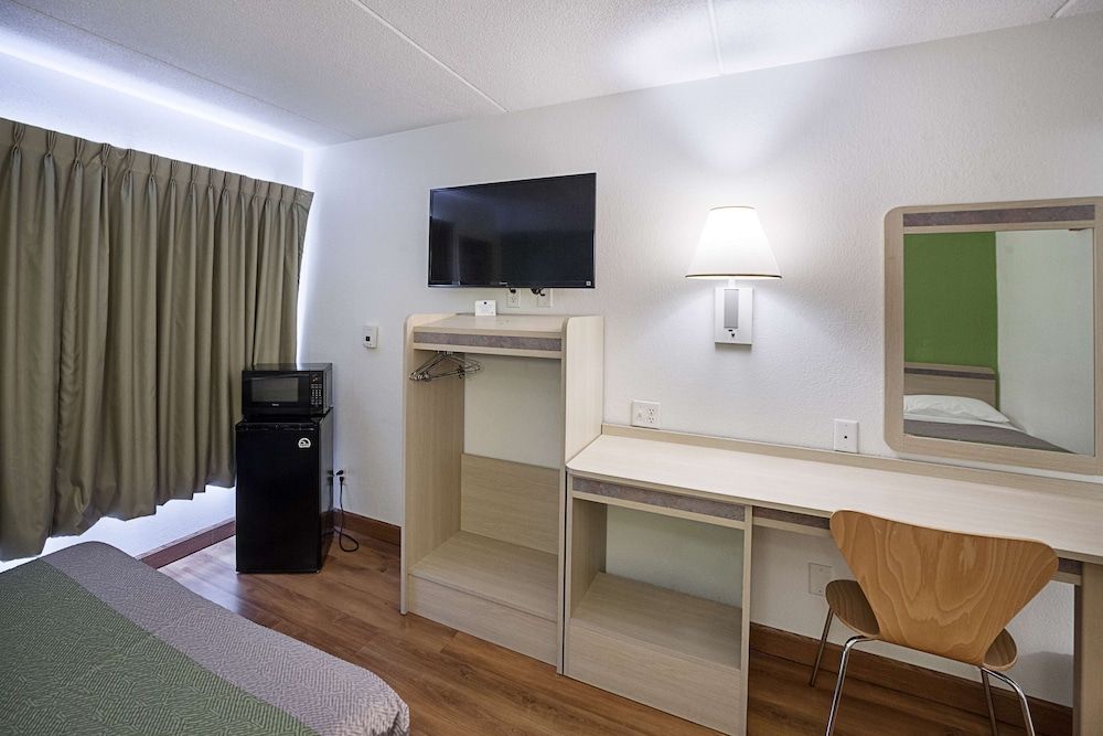 Motel 6 Binghamton, NY Deluxe Room, 1 King Bed, Non Smoking, Refrigerator 9