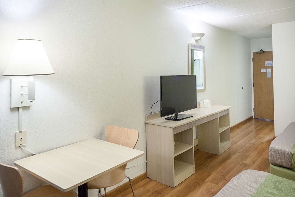 Motel 6 Binghamton, NY Deluxe Room, 2 Queen Beds, Non Smoking, Refrigerator 10