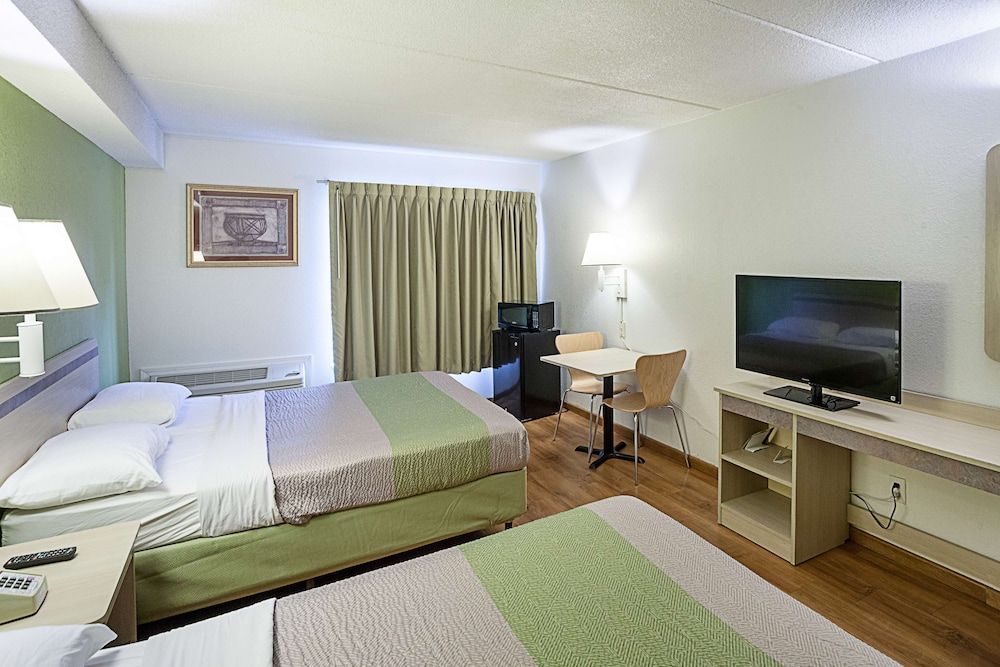 Motel 6 Binghamton, NY Deluxe Room, 2 Queen Beds, Non Smoking, Refrigerator 4