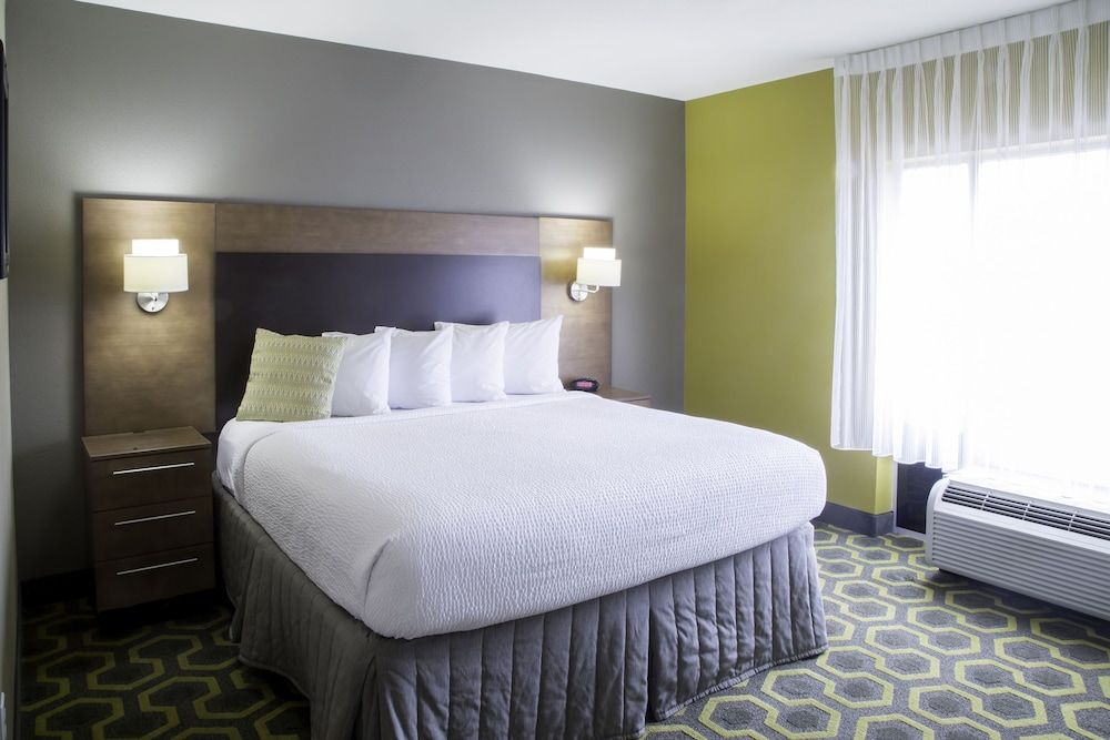 Suite, 2 Bedrooms, Non Smoking (Mobility/Hearing Accessible, Tub)