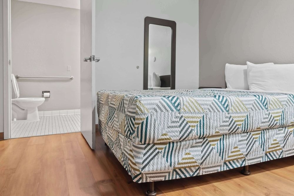 Motel 6 Ventura, CA - Beach