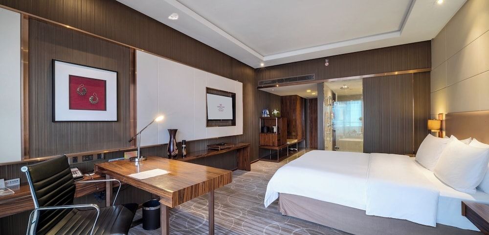 Premium Room, 1 King Bed, Club Lounge Access