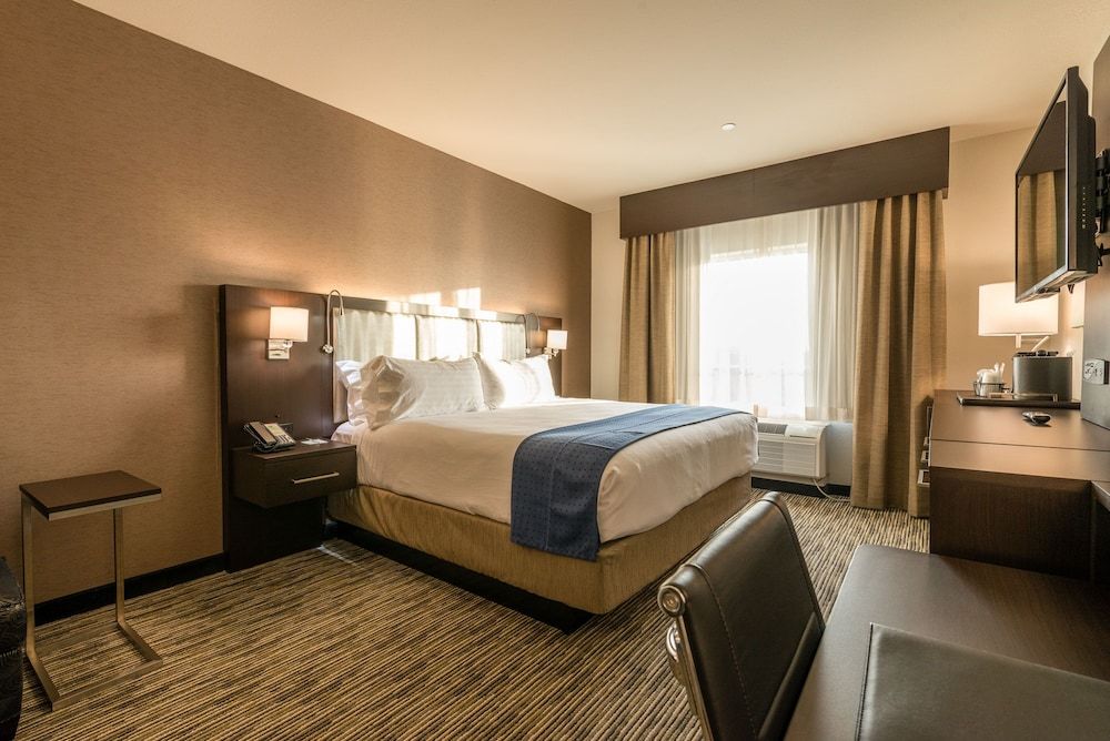 Premium Room, 1 King Bed, Accessible (Communications, Transfer Shower)