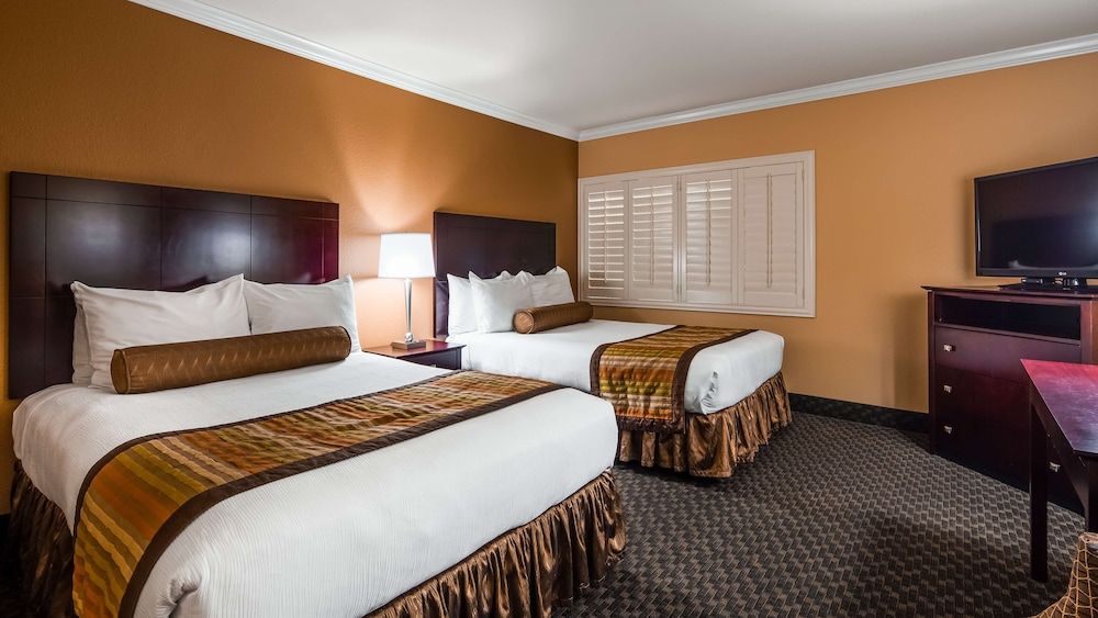 Standard Room, 2 Double Beds, Accessible, Bathtub (No Resort Fees)