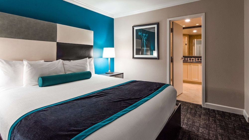Suite, 1 King Bed, Non Smoking, Jetted Tub (No Resort Fees)