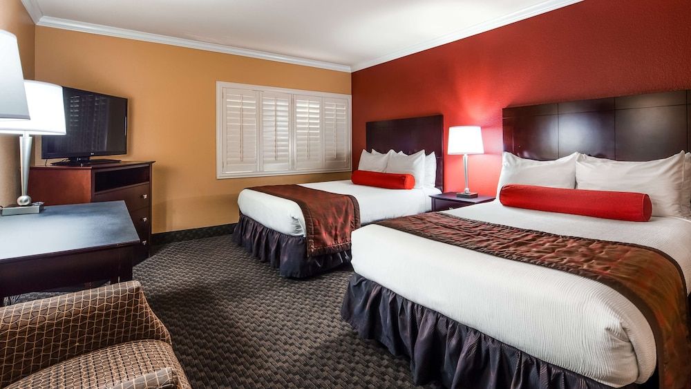 Standard Room, 2 Double Beds, Accessible, Bathtub (No Resort Fees)