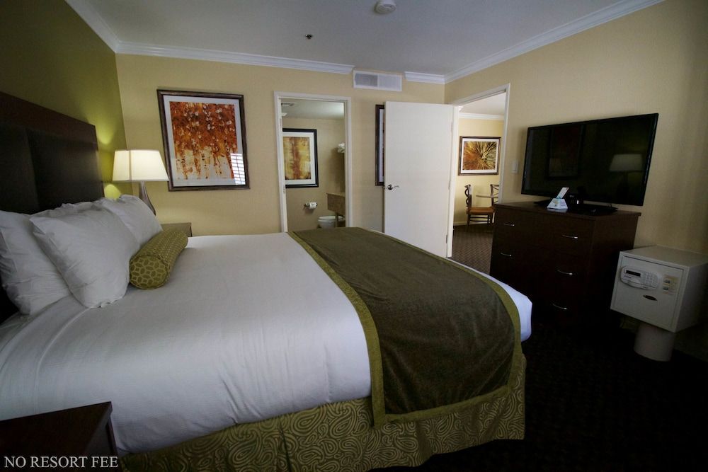 Suite, 1 King Bed, Non Smoking, Refrigerator (No Resort Fees)