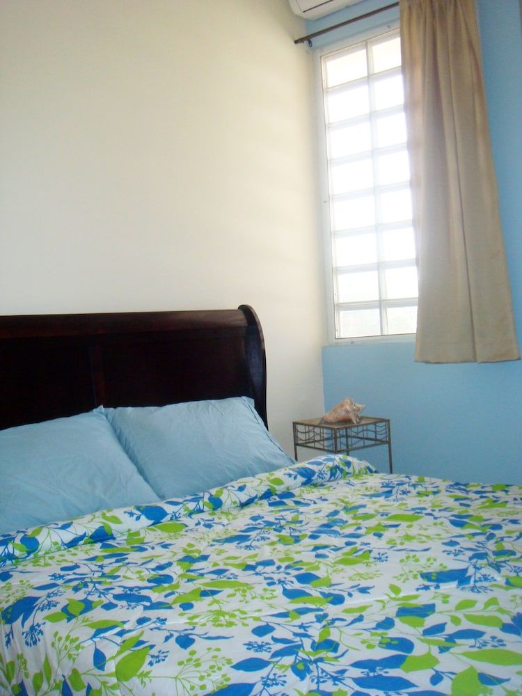 Sueños del Mar Vacation Rentals Two Bedroom Condo Queen Deluxe 2