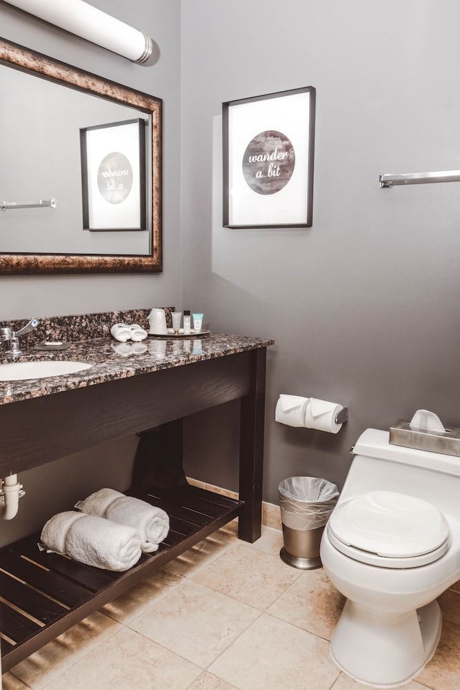 The Inn on Sheridan Room, 1 King Bed, Kitchenette 2