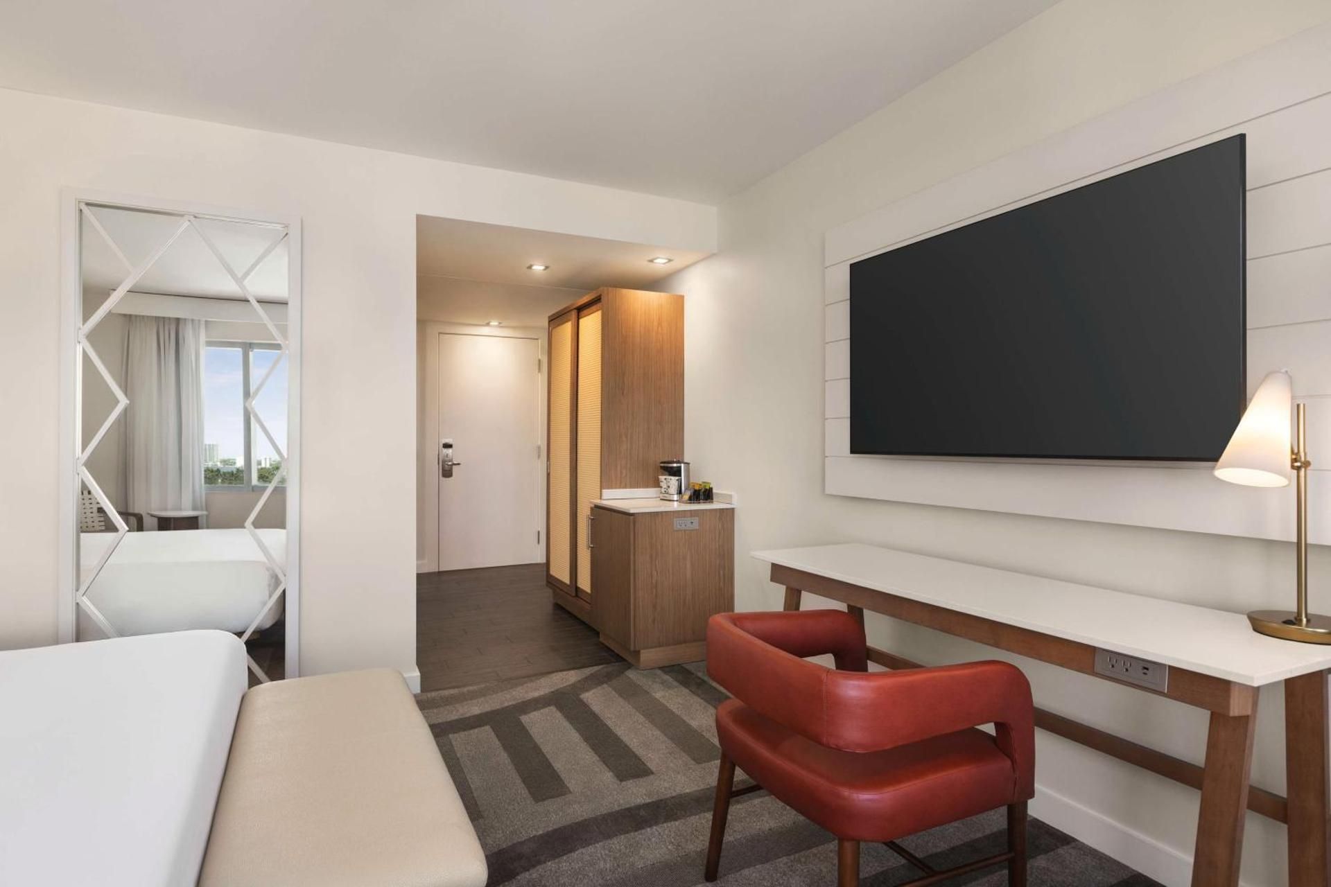 Hilton Cabana Miami Beach Resort 1 king Bed Standard 3