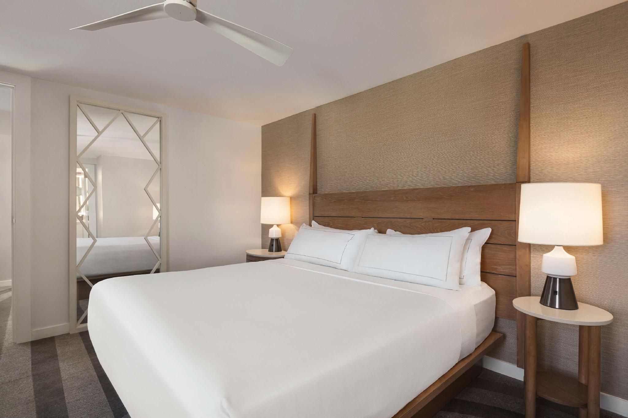 1 King 1 Bdrm Suite Terrace Balcony