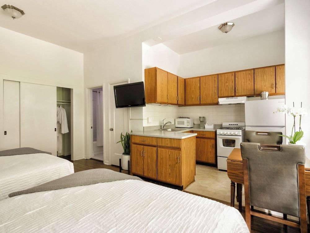 The Plaza Hotel Classic Room, 2 Queen Beds 3