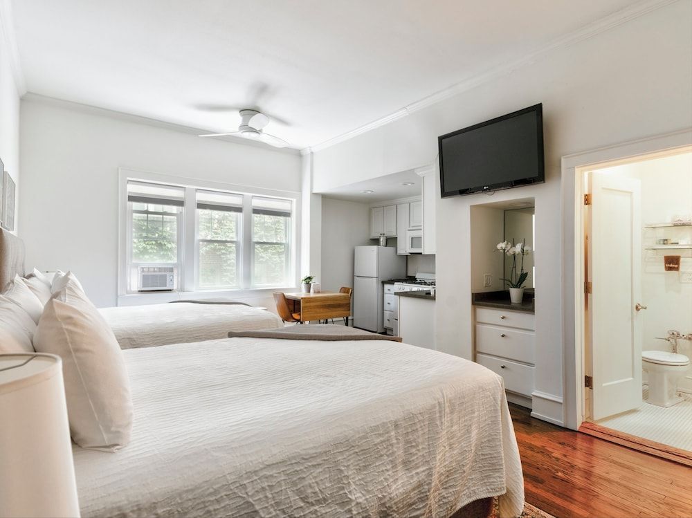 The Plaza Hotel Deluxe Room, 2 Queen Beds