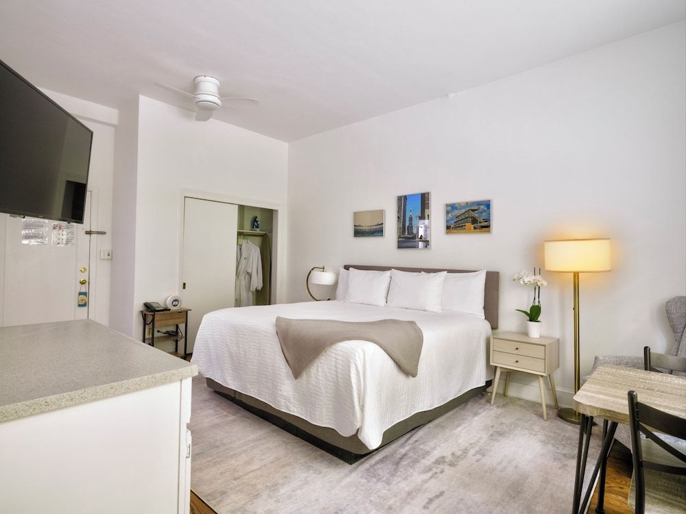 Classic Room, 1 King Bed