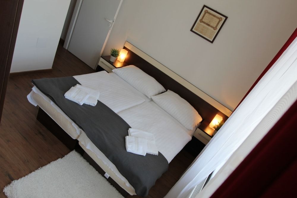 Residence VYSTA Double Room 4