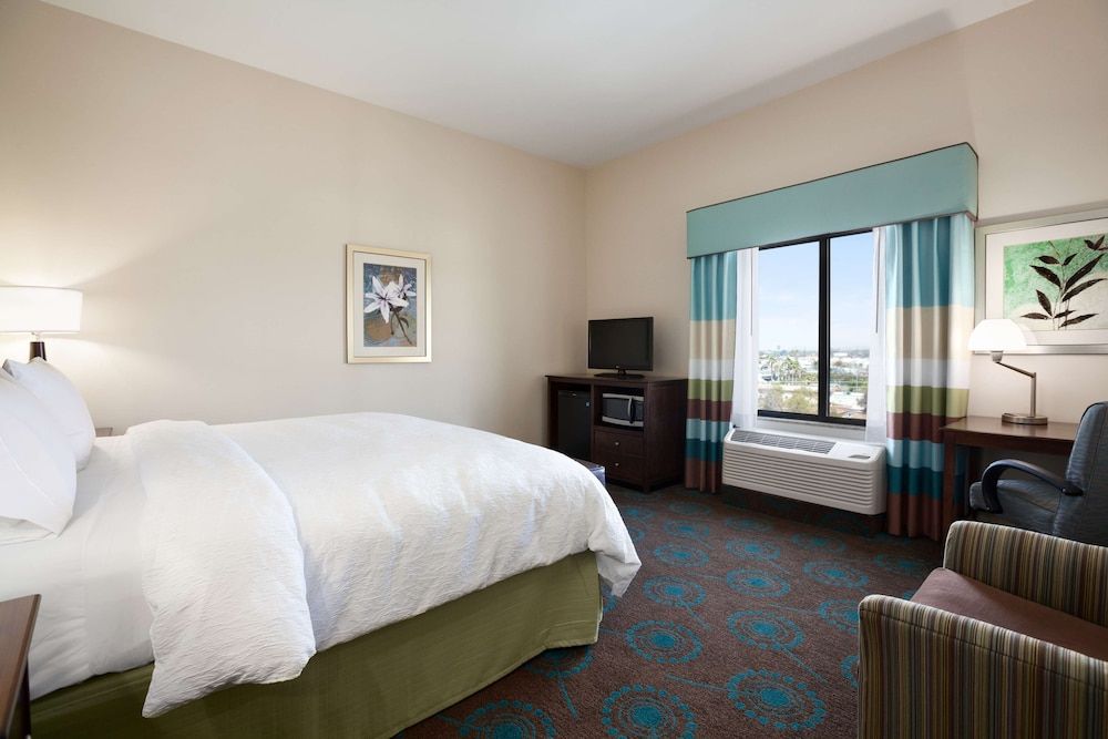 Room, 1 King Bed, Refrigerator & Microwave