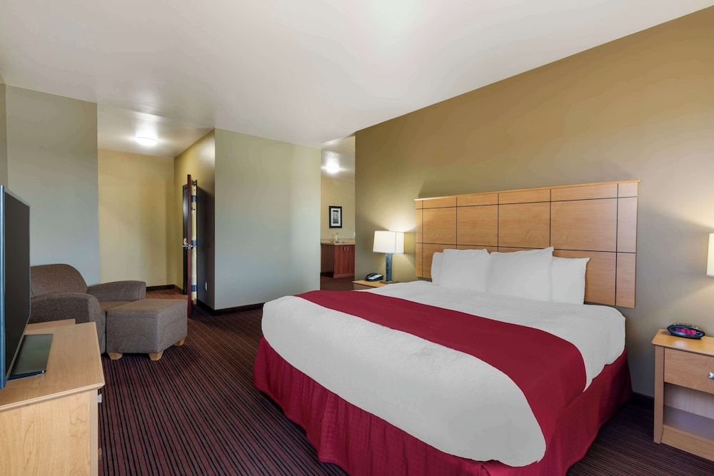Suite, 1 King Bed, Non Smoking, Refrigerator & Microwave