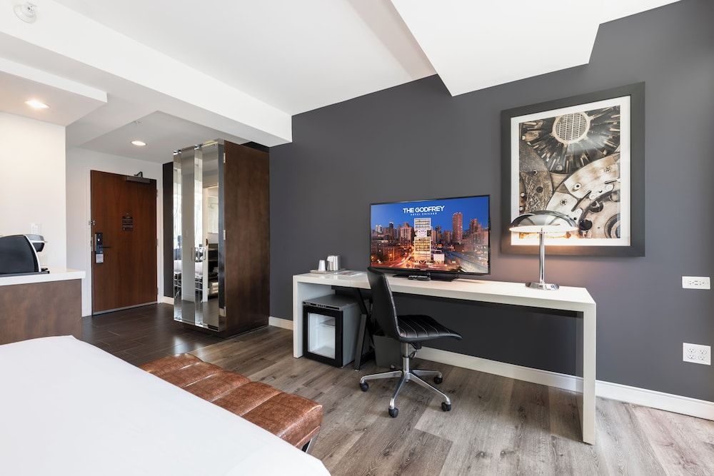 The Godfrey Hotel Chicago Deluxe King 5