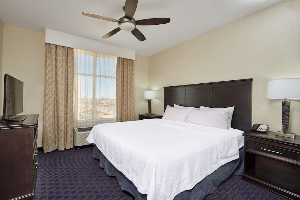 Studio, 1 King Bed with Sofa bed, Accessible (Mobility & Hearing, Roll-in Shower)
