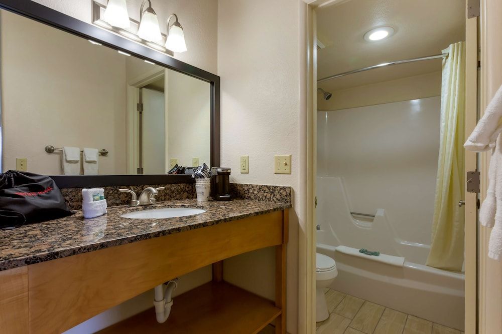 Best Western Paint Pony Lodge Standard Room, 1 King Bed, Smoking, Refrigerator & Microwave 3