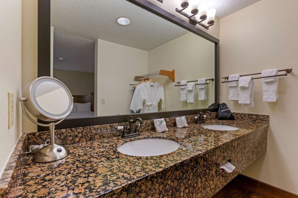 Best Western Paint Pony Lodge Suite, 1 King Bed, Non Smoking, Jetted Tub (2nd Floor) 2