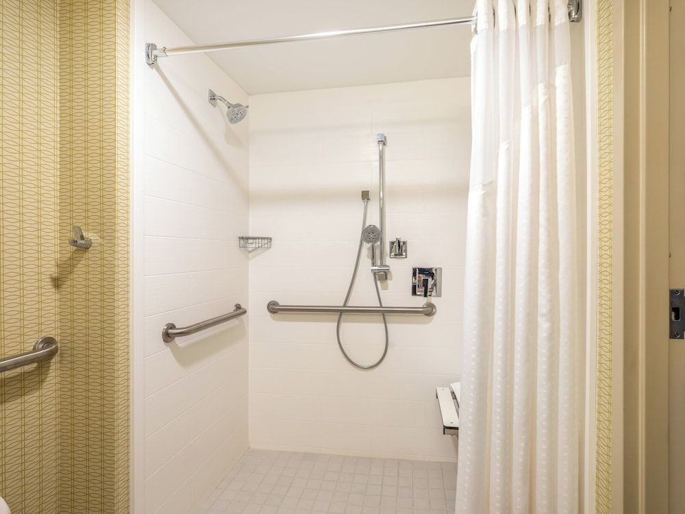 Standard Room, 2 Queen Beds, Accessible (Mobility Roll-In Shower)