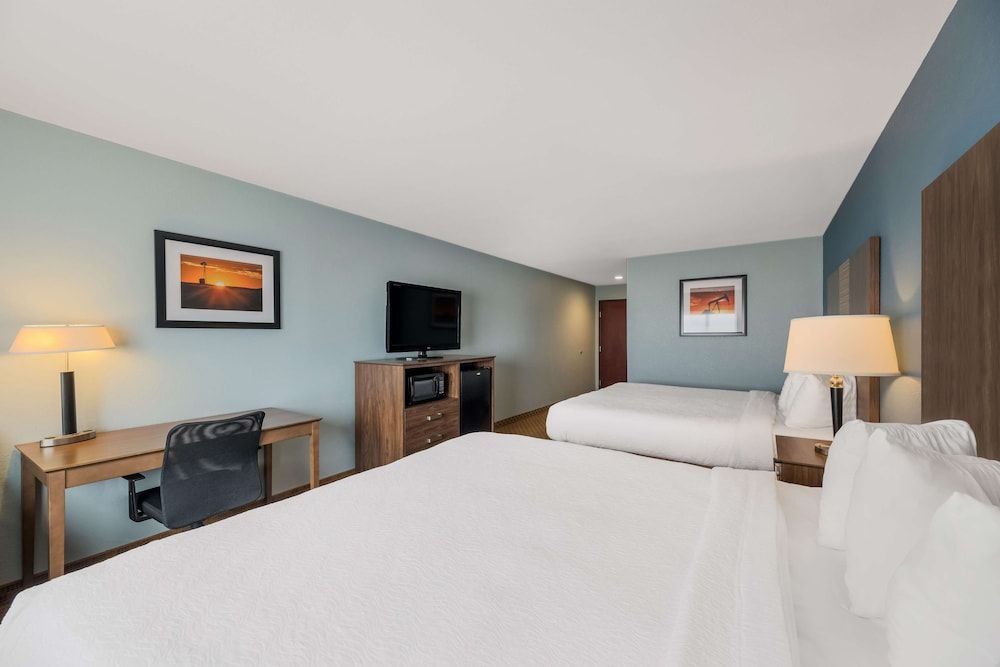 Standard Room, Multiple Beds, Accessible, Bathtub