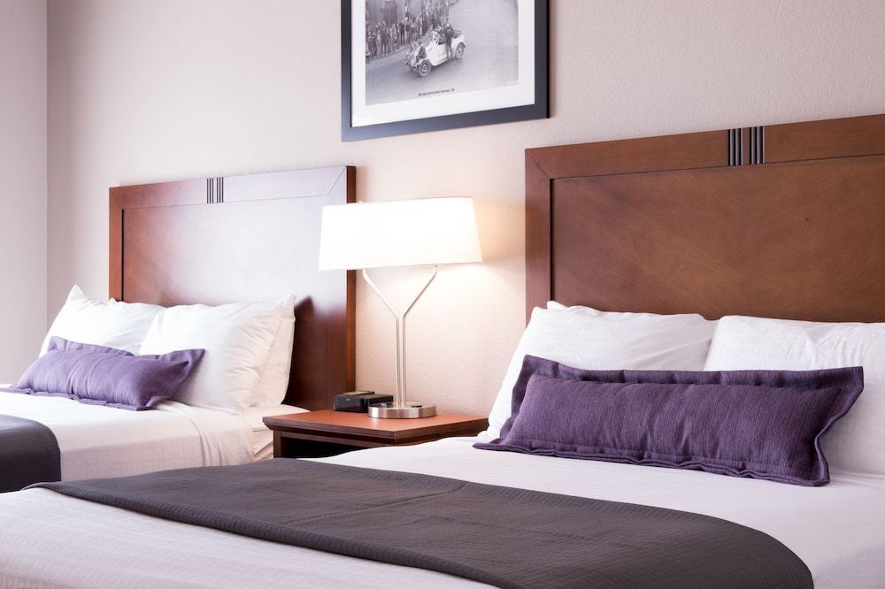 The Bluemont Hotel Double Room, 2 Queen Beds 4