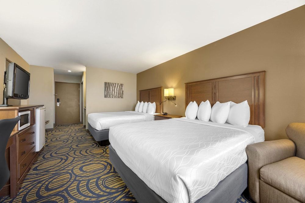 Best Western Woodburn Standard Room, 2 Queen Beds, Non Smoking, Refrigerator & Microwave