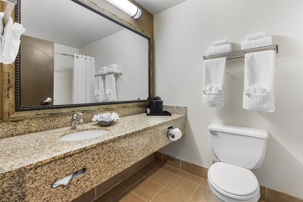 Best Western Woodburn Standard Room, 2 Queen Beds, Non Smoking, Microwave 4