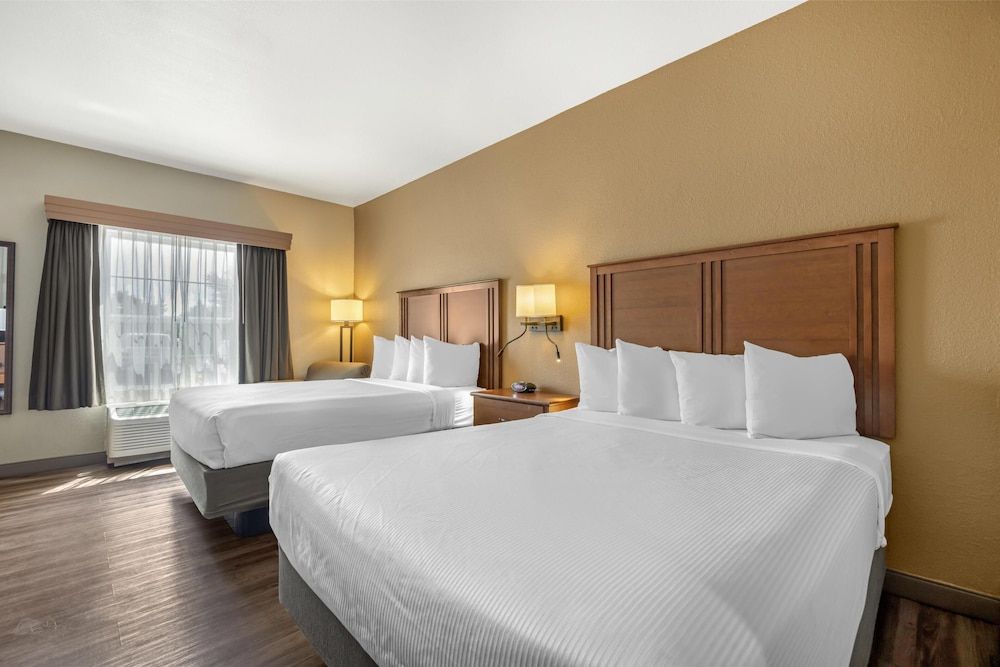 Standard Room, 2 Queen Beds, Non Smoking, Refrigerator & Microwave (Pet Friendly)