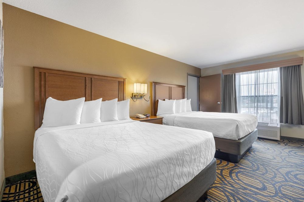 Best Western Woodburn Standard Room, 2 Queen Beds, Non Smoking, Refrigerator & Microwave 2