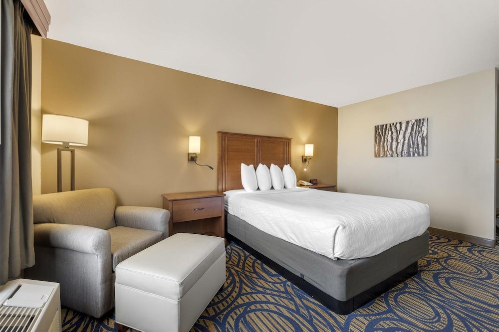 Best Western Woodburn Standard Room, 1 King Bed, Accessible, Non Smoking