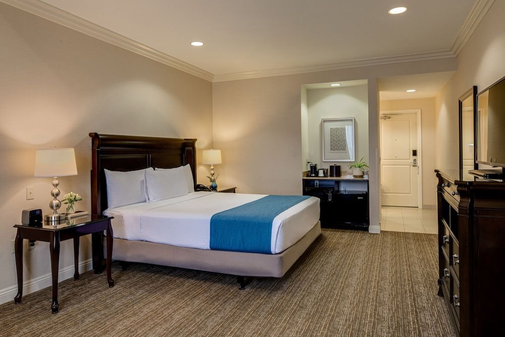 Studio Suite, 1 King Bed, Accessible