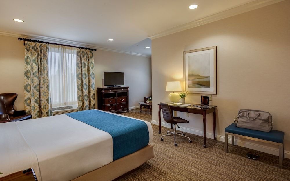 Ayres Hotel Fountain Valley - Huntington Beach Studio Suite, 1 King Bed with Sofa bed, Corner 4