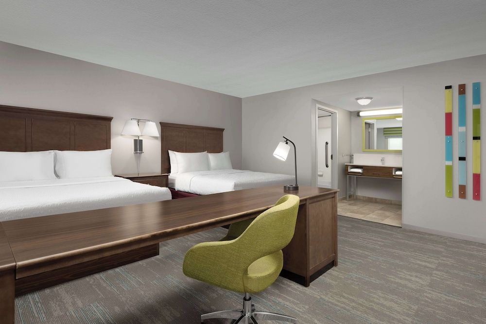 Studio, 2 Queen Beds, Refrigerator & Microwave (Wet bar)
