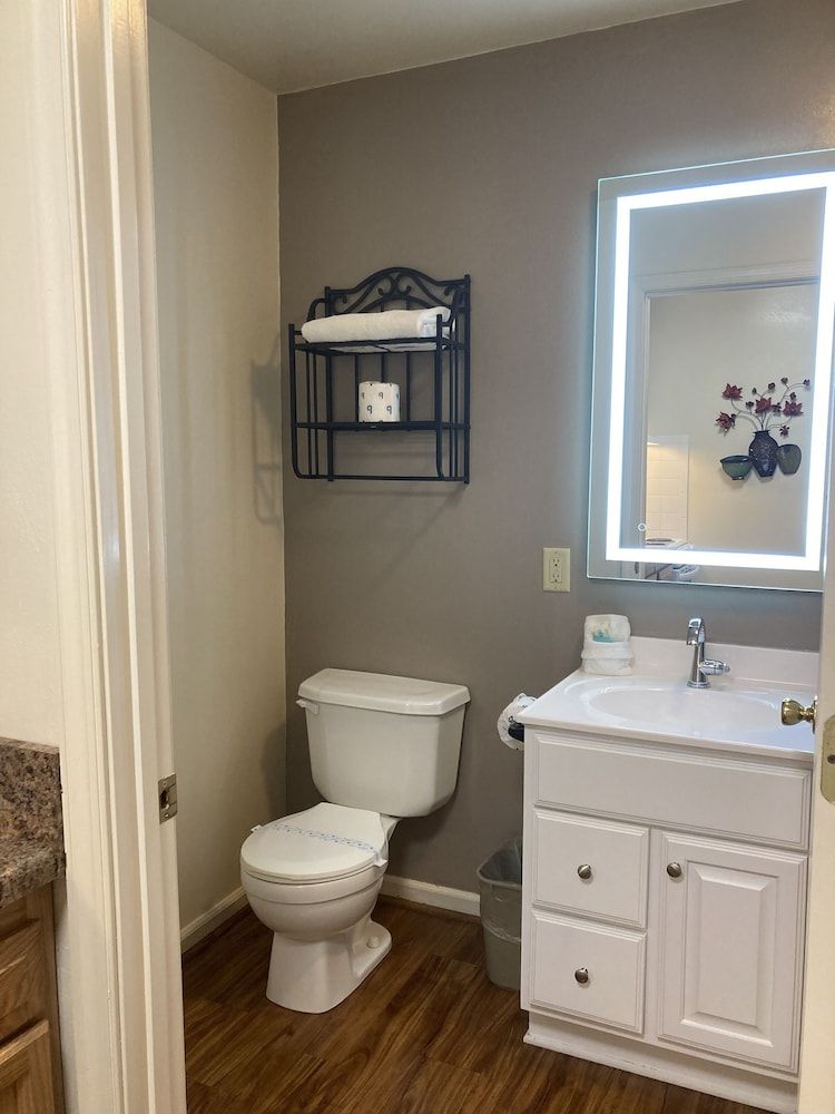 Affordable Corporate Suites Christiansburg Suite, 1 Queen Bed, Non Smoking (Mobile) 20